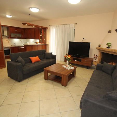 Spacious Country Apartment ヴラヴローナ エクステリア 写真